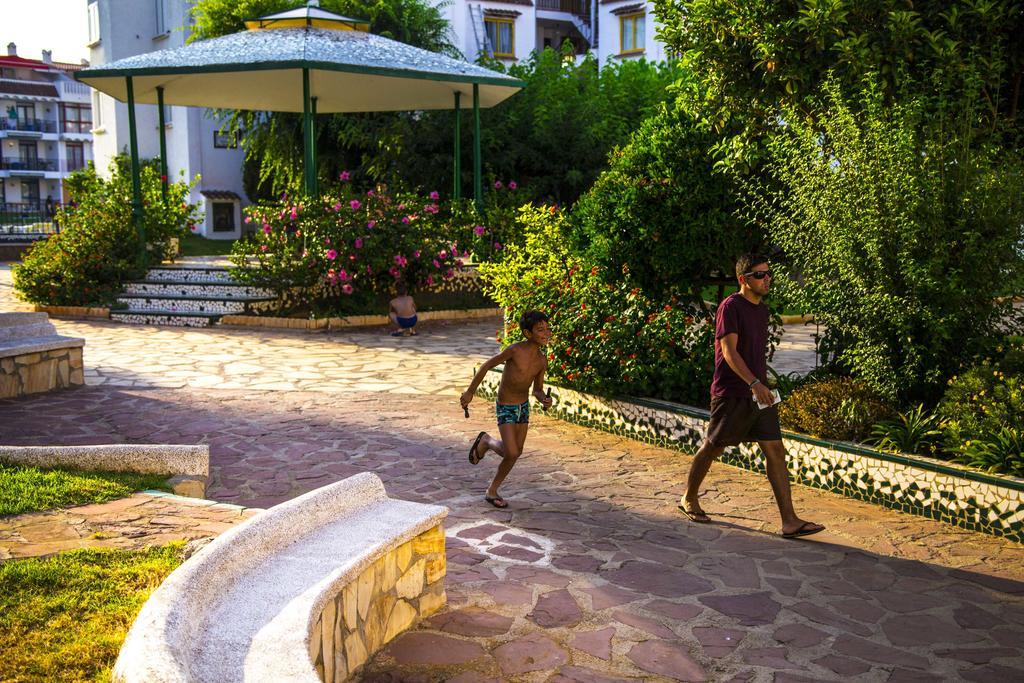 Aparthotel Kione Playa Romana Park 3*